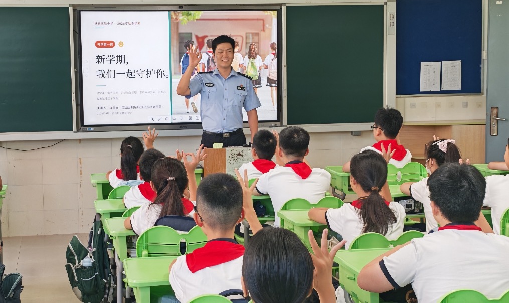 4万警力护航开学季 上海公安多举措守护新